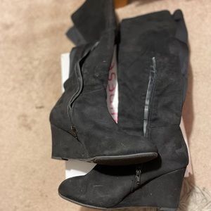 Used black women’s size 13 wedge boots